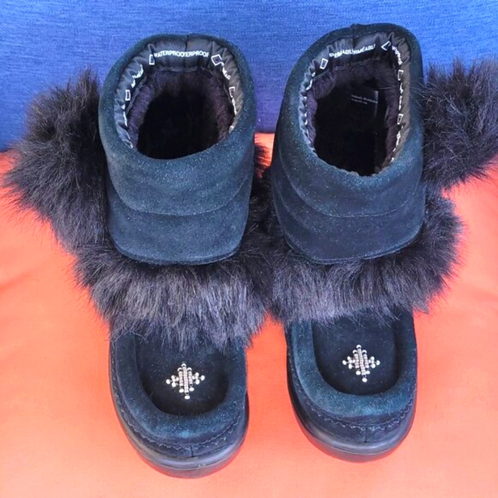 Size 9 Manitobah Mukluks Snowy Owlet (toddler)
